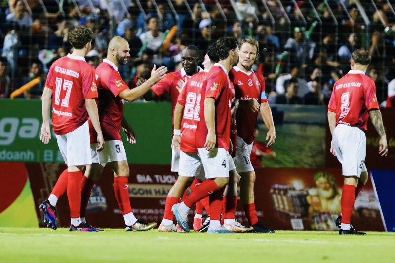Manchester Reds giành chiến thắng chung cuộc 4-2 trước All Stars Vietnam