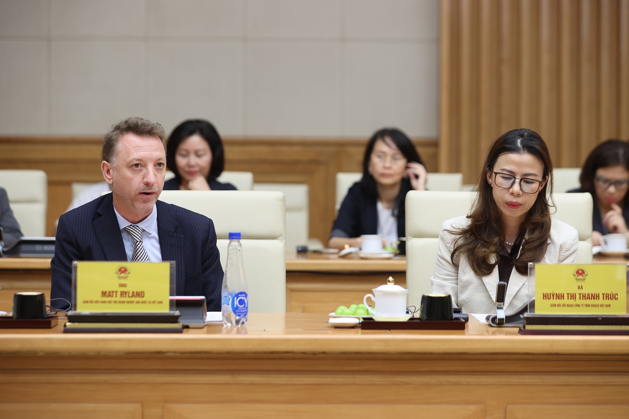 Thủ tướng kêu gọi các doanh nghiệp Anh thực hiện 6 đột phá cùng Việt Nam