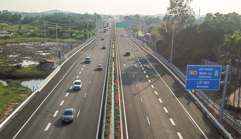 Hạ tầng giao thông thuận lợi đã góp phần thúc đẩy kinh tế tỉnh Quảng Ninh phát triển. (Nguổn: Internet)