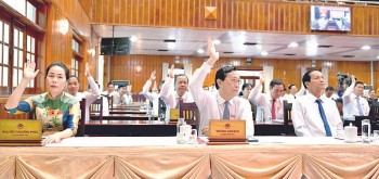 Giữ vững đà tăng trưởng, chủ động vận hành bộ máy mới