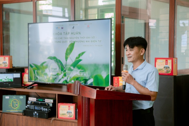  (Ông Lương Công Luận - Phó CT UBND xã La Bằng (cũ) phát biểu tại buổi tập huấn)