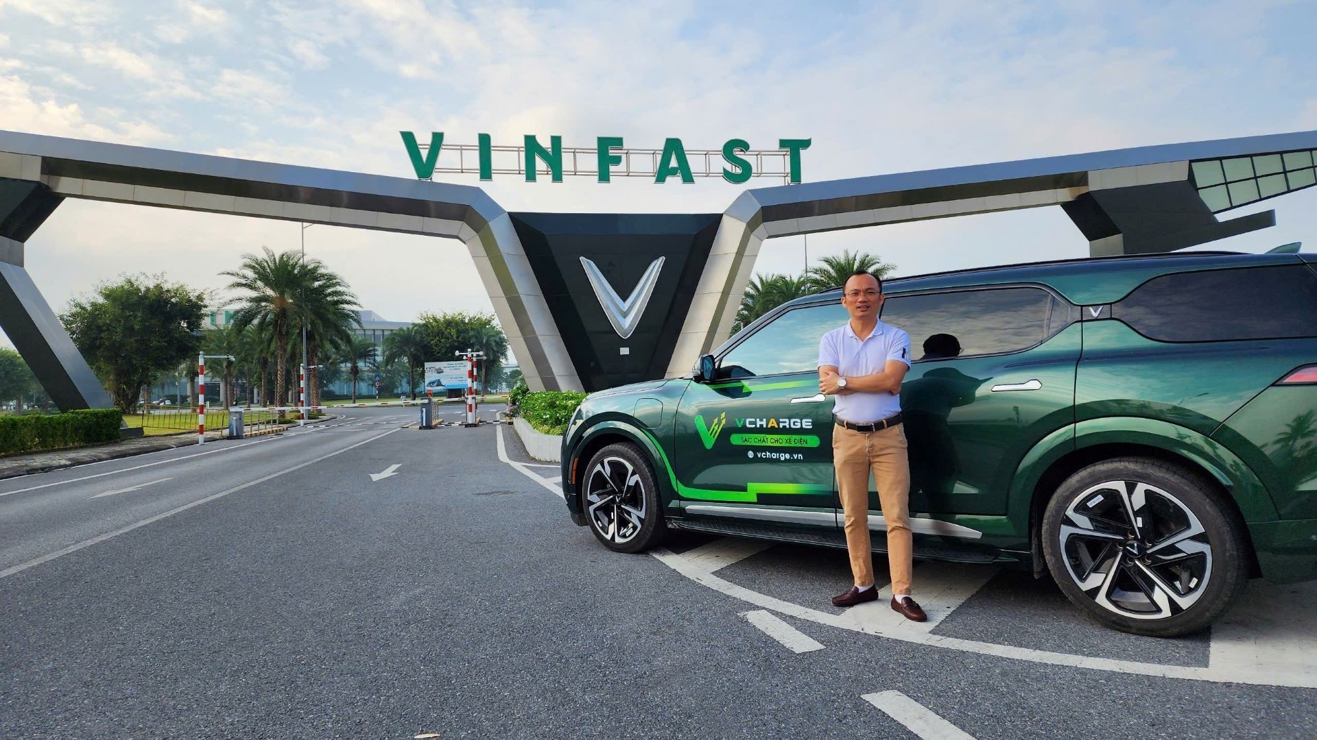 Doanh nhân sở hữu VinFast VF 9: “Xe đi khỏe người, một ngày lái 850 km không biết mệt”