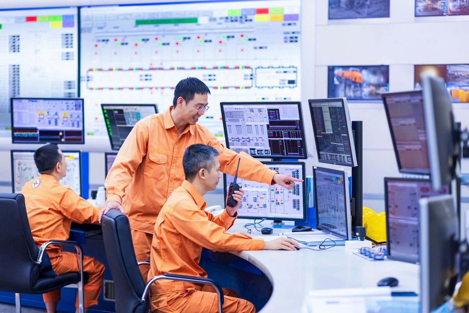 Lực lượng vận hành tập trung cao độ để đảm bảo sản xuất