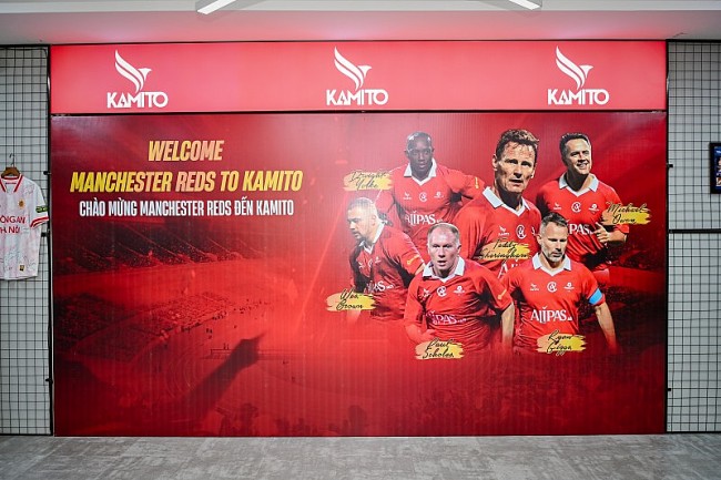 Các cầu thủ "huyền thoại Manchester United" tham quan và trải nghiệm sản phẩm tại showroom Kamito
