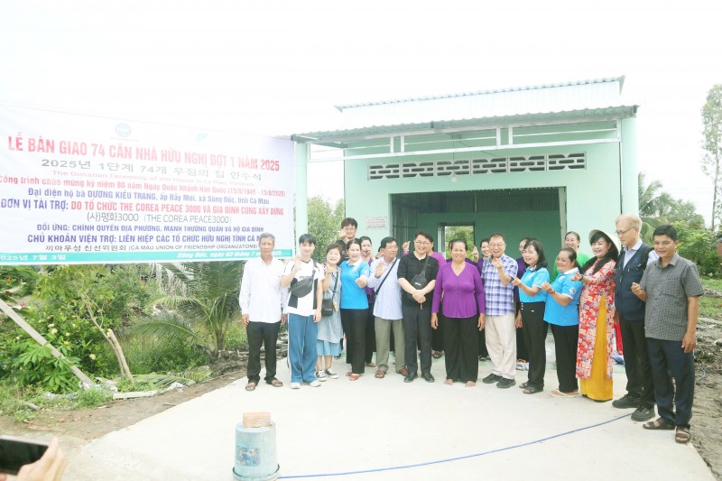 Trao nhà hữu nghị và khánh thành 3 cầu giao thông nông thôn tại Cà Mau