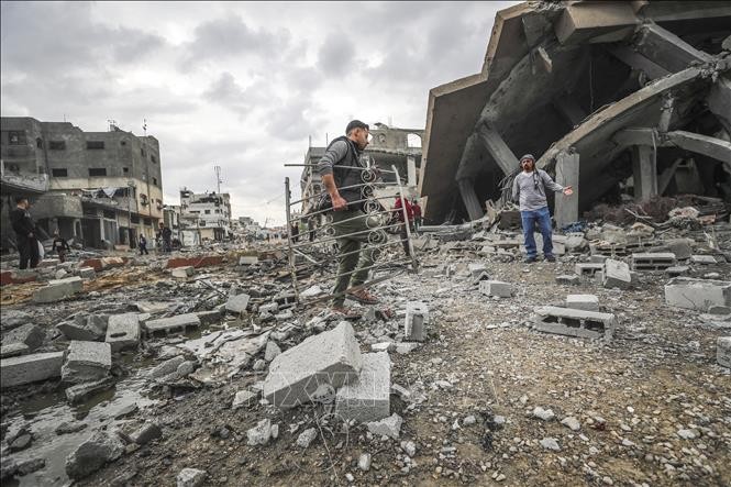 Các tòa nhà bị phá hủy sau cuộc không kích của Israel tại trại tị nạn Jabalia, Dải Gaza, ngày 12/4/2025. (Ảnh: THX/TTXVN)