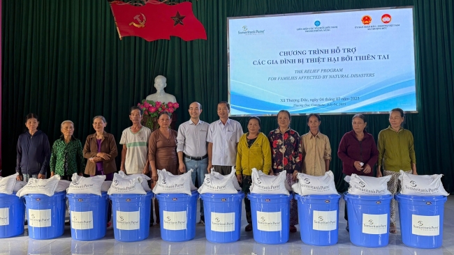 Đà Nẵng: 300 hộ dân vùng lũ nhận quà cứu trợ từ tổ chức Samaritan’s Purse (Hoa Kỳ)