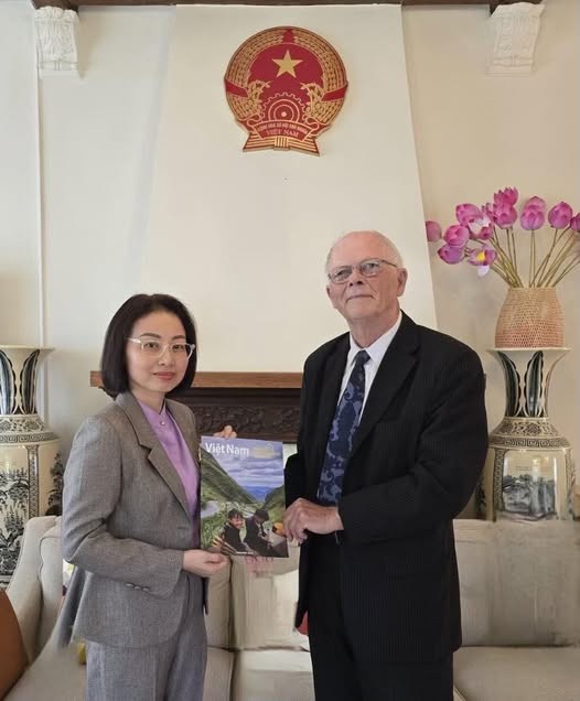 Đại sứ Việt Nam tại Đan Mạch Nguyễn Lê Thanh tiếp Chủ tịch Hội hữu nghị Đan Mạch - Việt Nam Nils Bull 