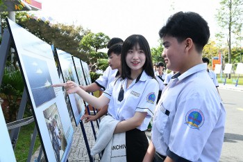 Người chiến sĩ Hải quân kiên cường nơi đầu sóng qua những bức ảnh