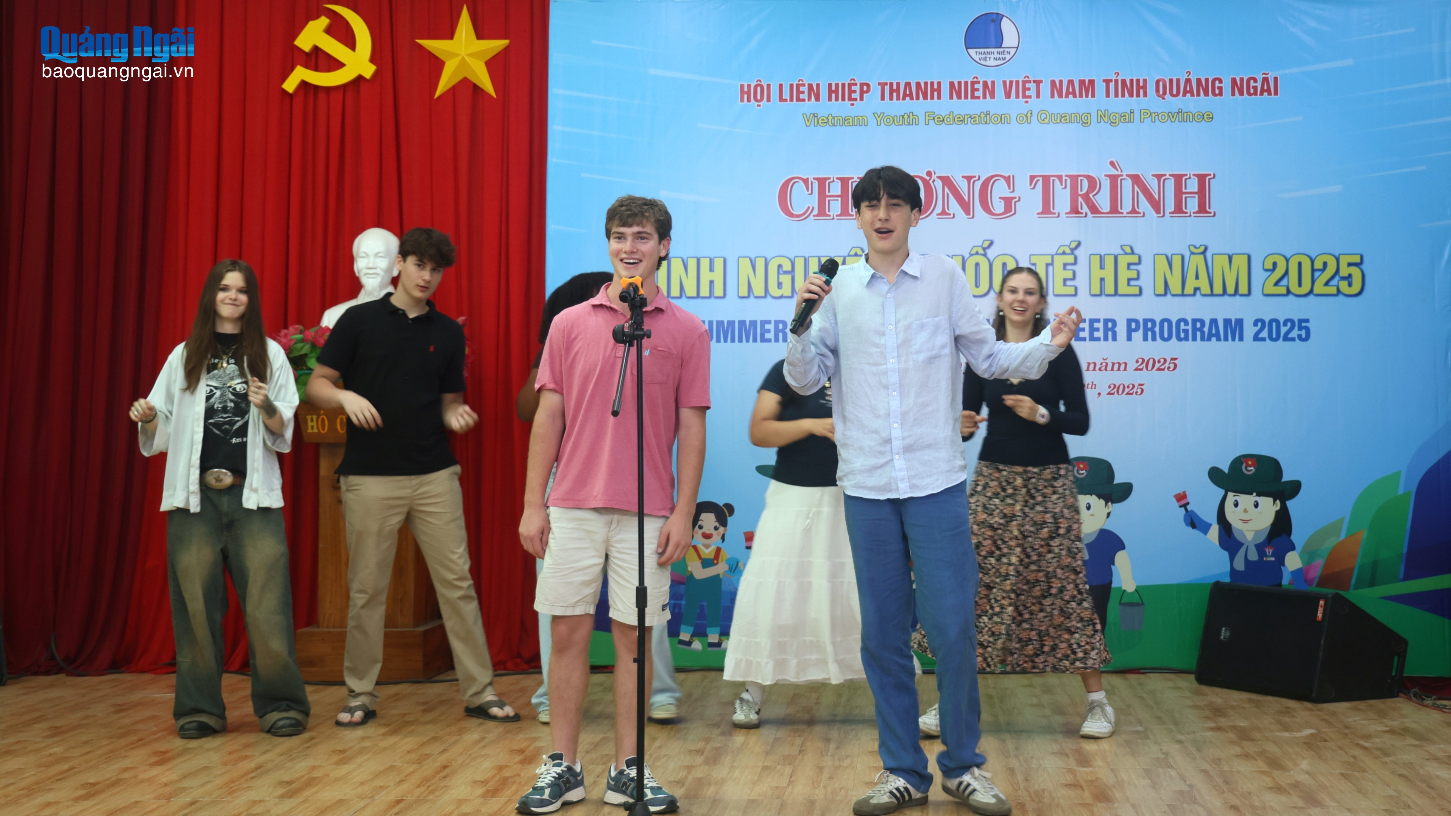 Mùa hè sẻ chia của học sinh Mỹ trên đất Việt