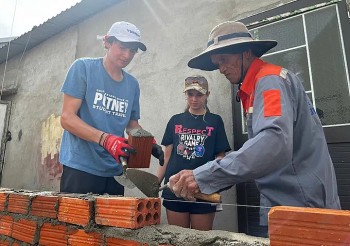Mùa hè sẻ chia của học sinh Mỹ trên đất Việt