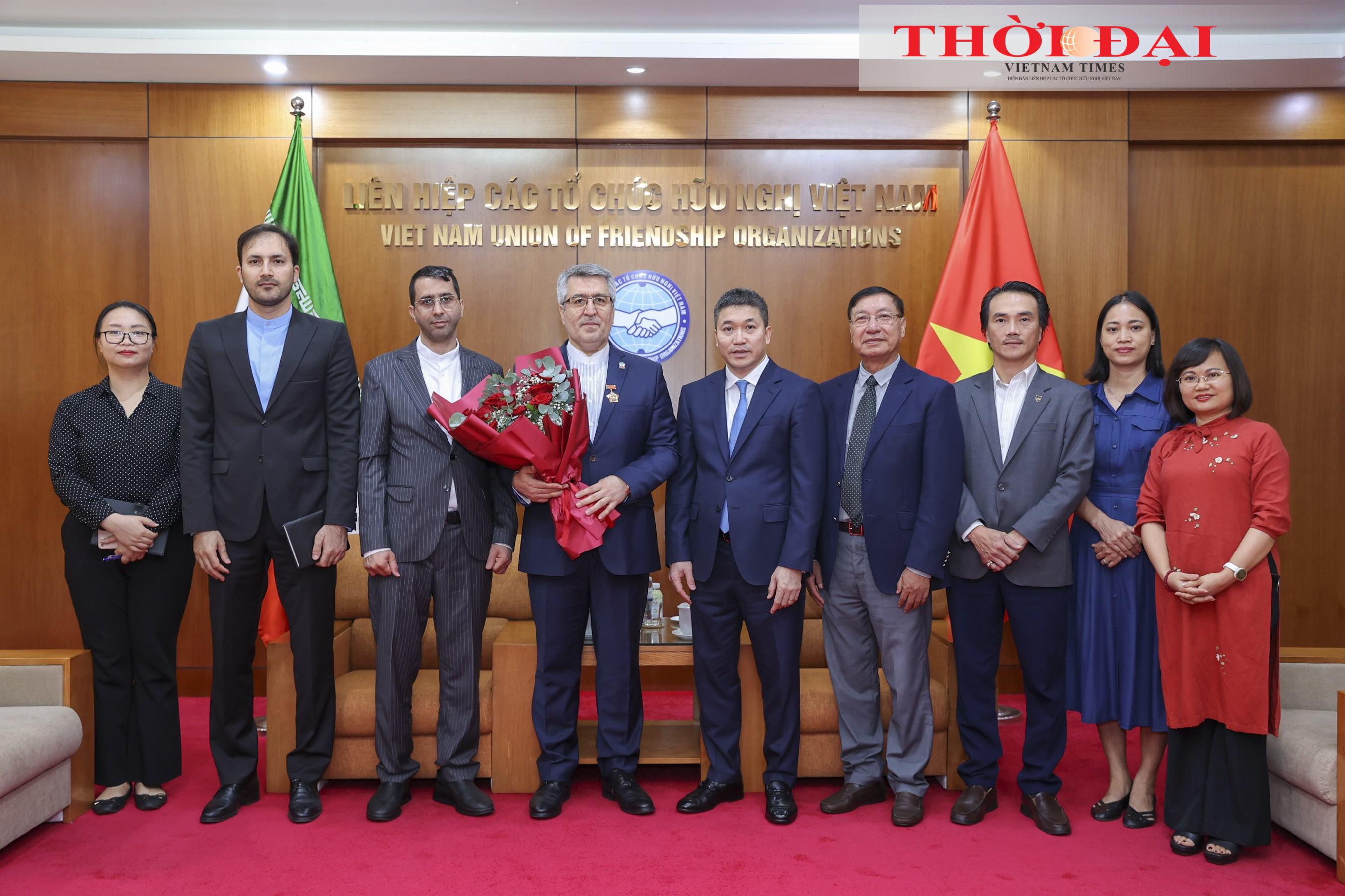 Trao Kỷ niệm chương "Vì hòa bình, hữu nghị giữa các dân tộc" cho Đại sứ Iran tại Việt Nam