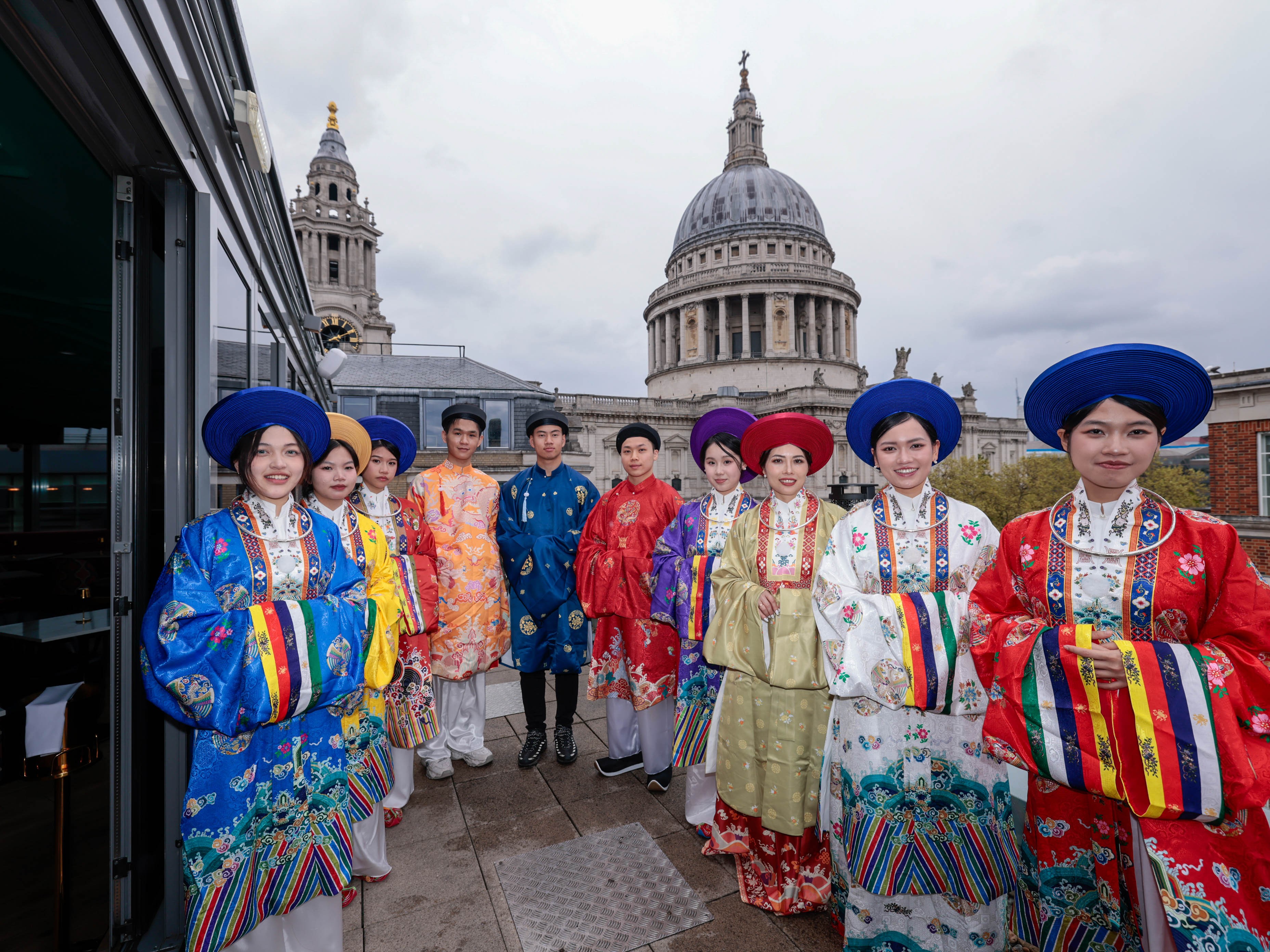 Lan tỏa Việt phục tại London (Vương quốc Anh)