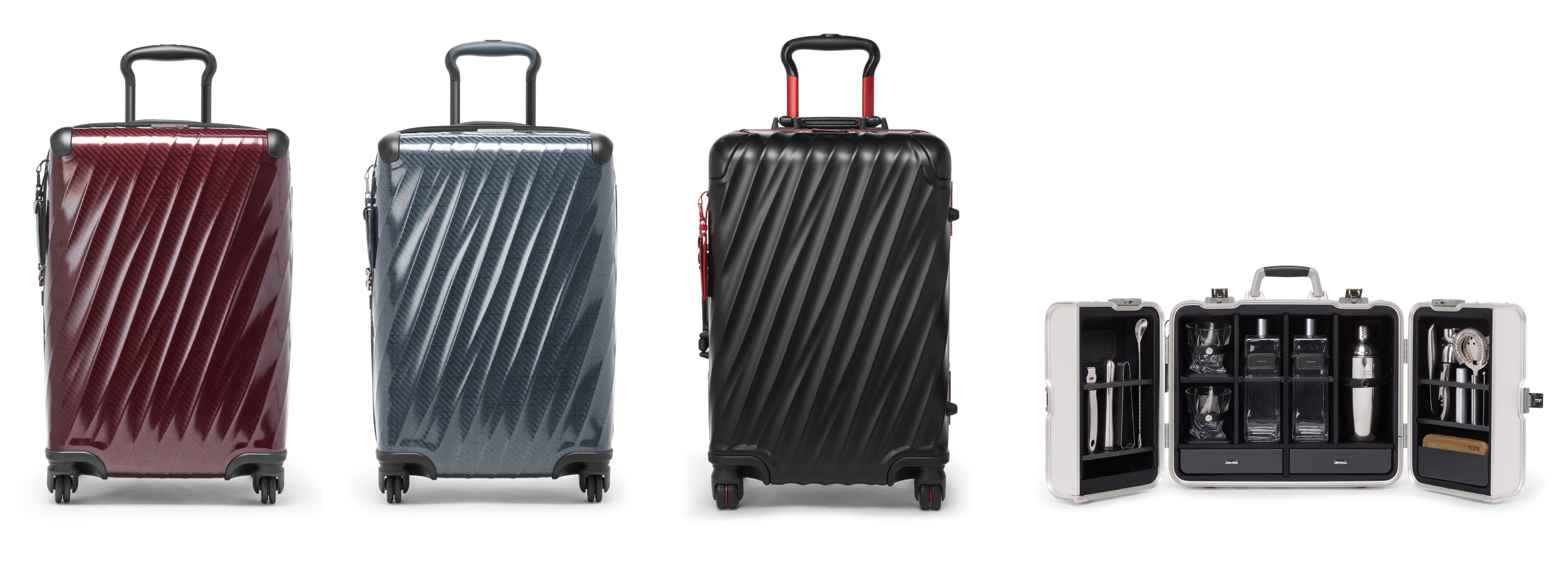 (Từ trái sang phải): 19 Degree Lite International 4-Wheeled Carry-On in Wine and Pavement (Vali xách tay 4 bánh xoay linh hoạt, chuẩn quốc tế tông màu rượu vang và mặt đường dòng 19 Degree), 19 Degree Aluminum International Carry-On in Black/Red (Vali xách tay làm từ nhôm chuẩn quốc tế tông màu đen/đỏ dòng 19 Degree) và 19 Degree Aluminum Bar Set (Vali làm từ nhôm nhiều kích thước dòng 19 Degree)