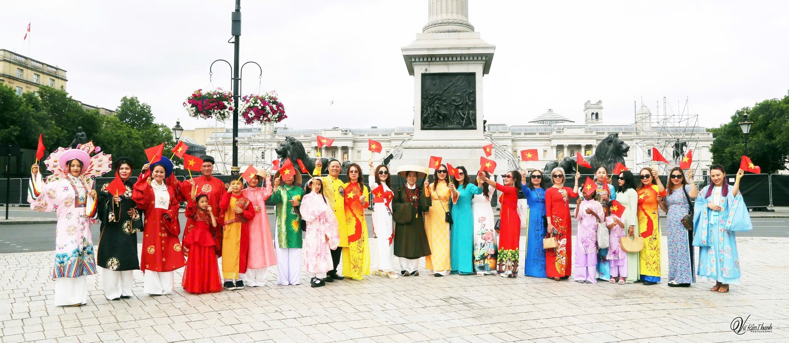 Lan tỏa Việt phục tại London (Vương quốc Anh)