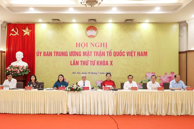 Giữ gìn đoàn kết là nhiệm vụ quan trọng hàng đầu - là điều kiện tiên quyết để mọi công việc cải cách khác diễn ra thuận lợi
