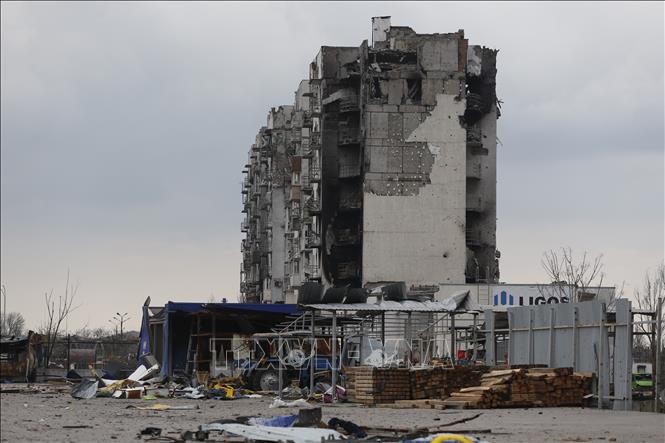 Tòa nhà bị hư hại do xung đột tại Mariupol, Ukraine. Ảnh minh họa: THX/TTXVN