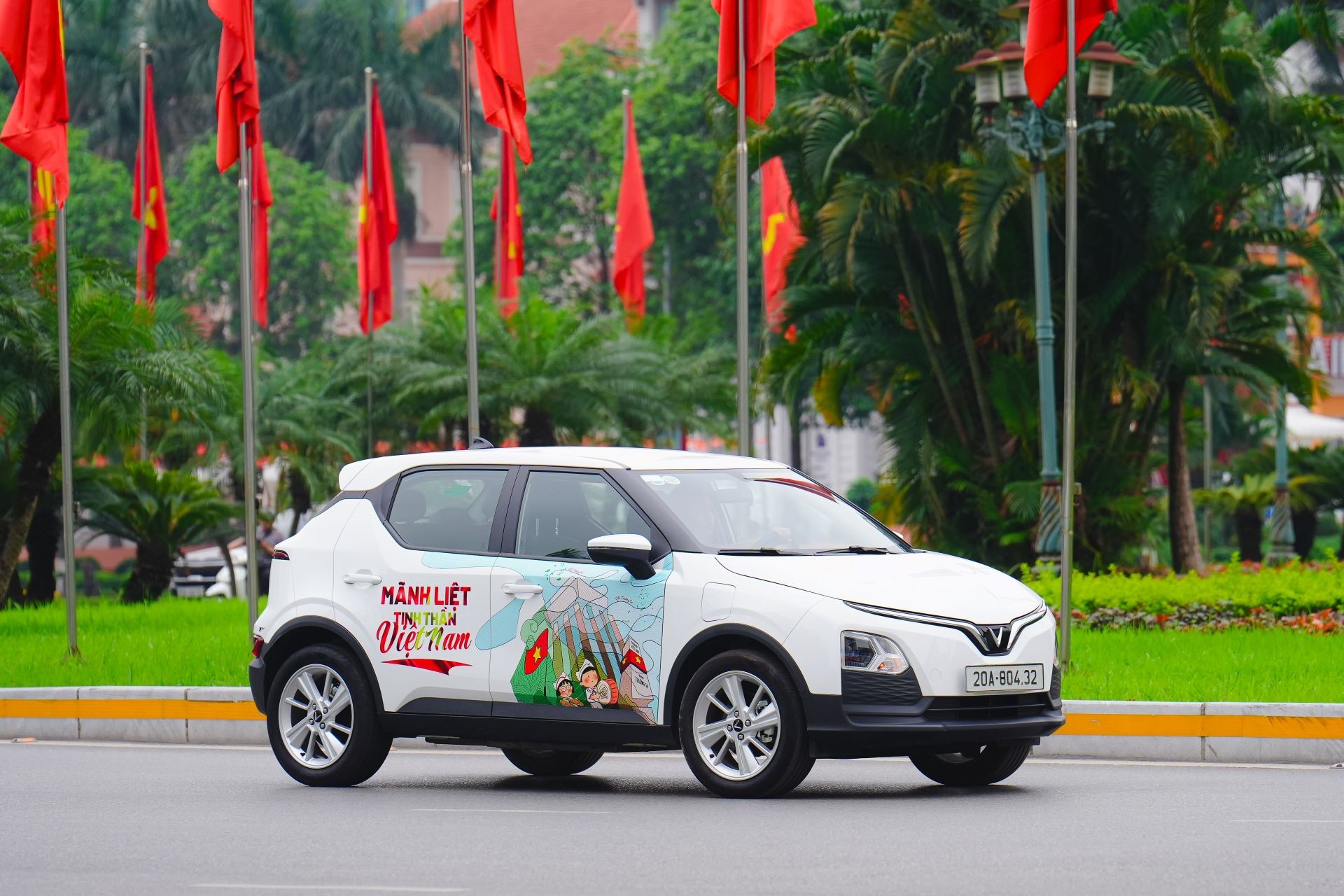 Khách Việt tranh thủ nhiều ưu đãi mua xe điện VinFast: Giá mềm, nuôi xe rẻ bất ngờ, trải nghiệm đáng tiền