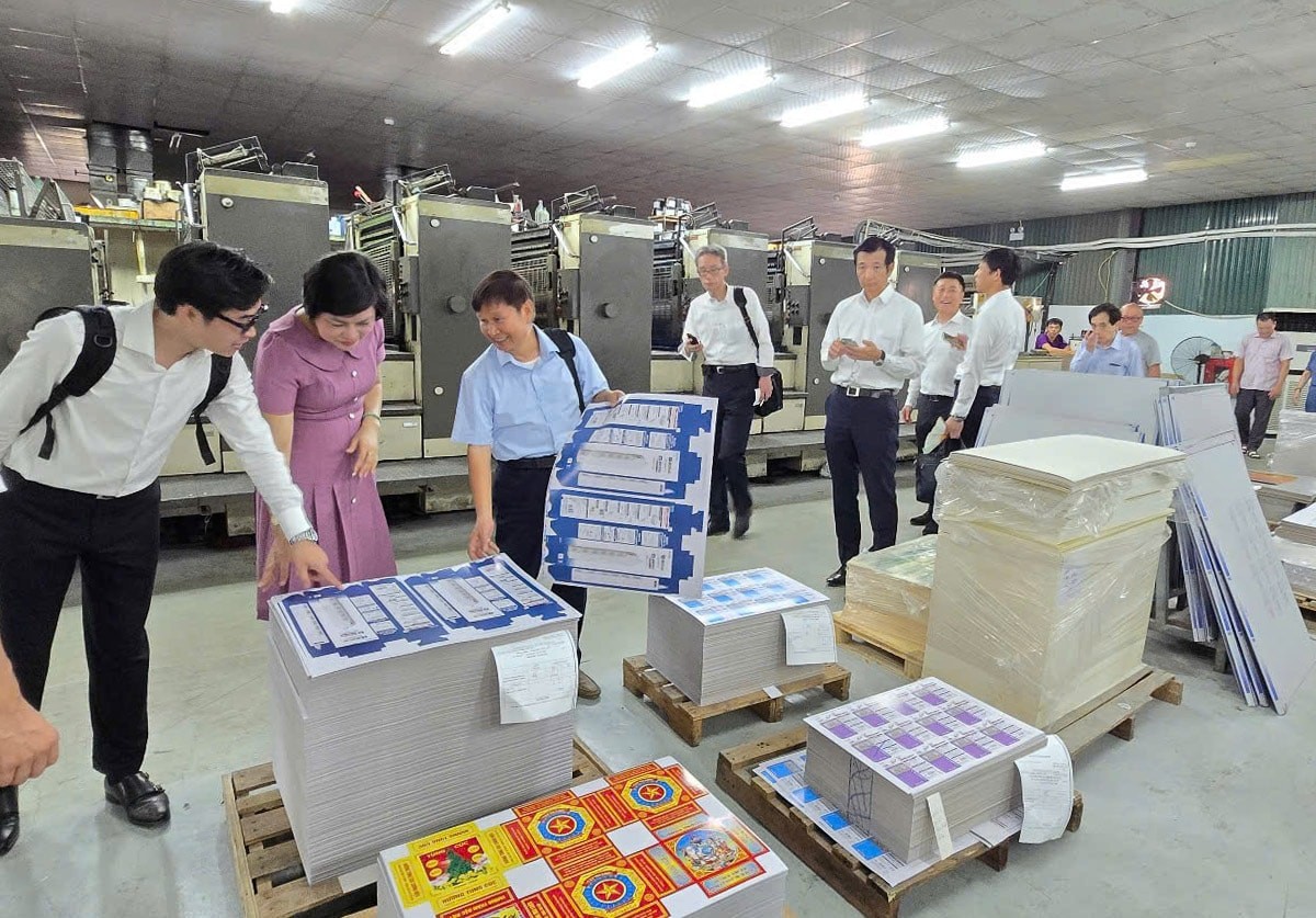 Đoàn đại biểu thành phố Tottori đến thăm mô hình nông nghiệp công nghệ cao tại xã Kim