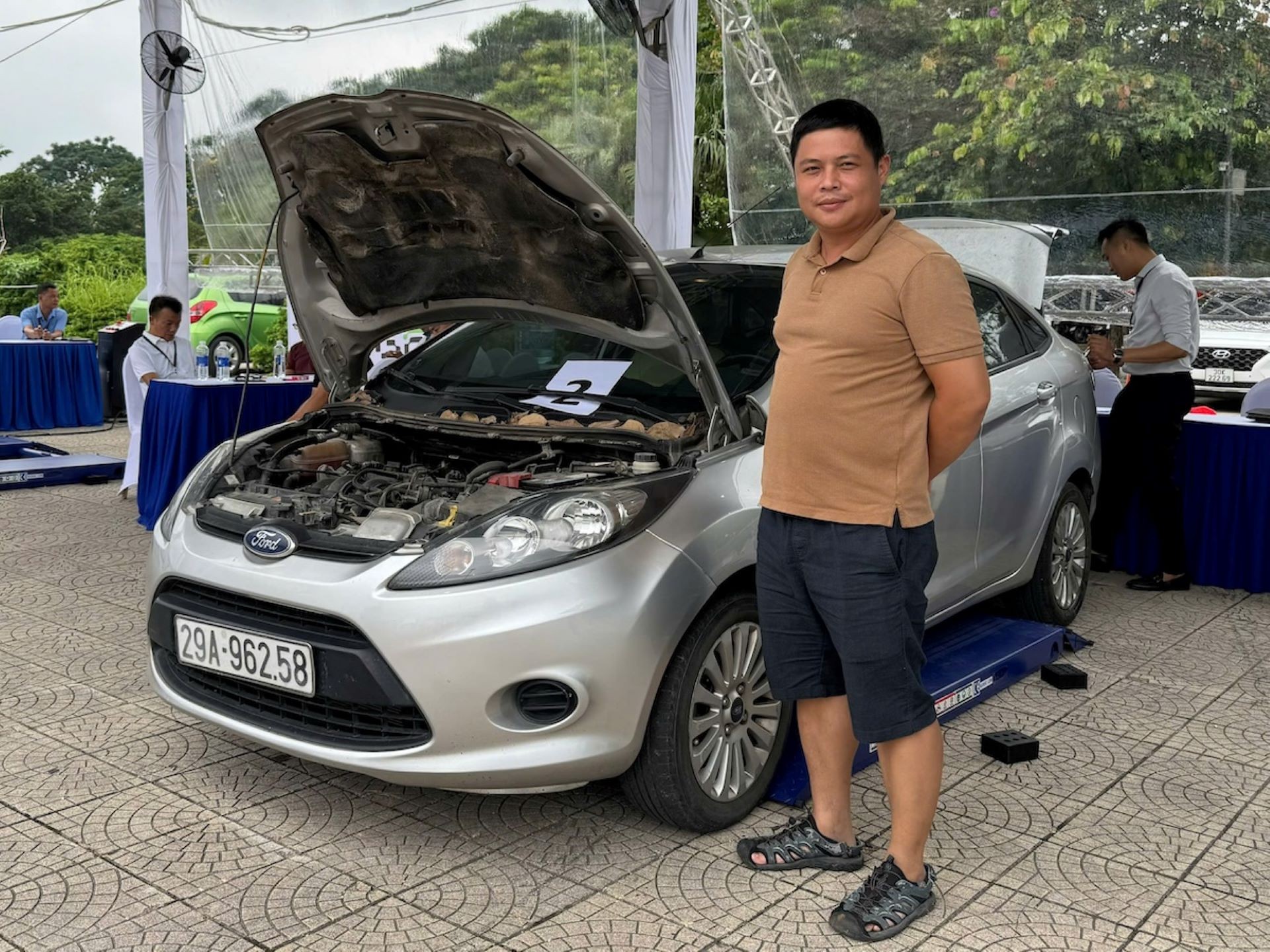 Đổi xăng lấy điện, người dùng chia sẻ: Xe điện VinFast rộng rãi hơn, tiết kiệm 10 triệu đồng/tháng
