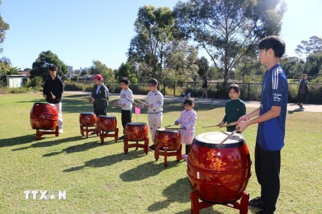 Gắn kết trẻ em gốc Việt tại Australia qua trò chơi dân gian