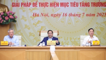 thu tuong quyet tam dat tang truong 83 85 nam 2025 tao da cho giai doan moi