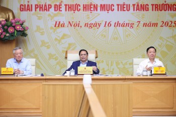 Thủ tướng: Quyết tâm đạt tăng trưởng 8,3-8,5% năm 2025, tạo đà cho giai đoạn mới