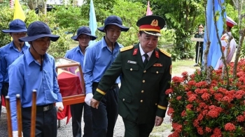 don hai cot liet si quan tinh nguyen viet nam hy sinh tai campuchia ve dat me