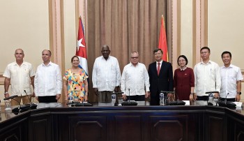 Việt Nam bàn giao thiết bị họp trực tuyến cho Quốc hội Cuba, thắt chặt tình đoàn kết nghị viện