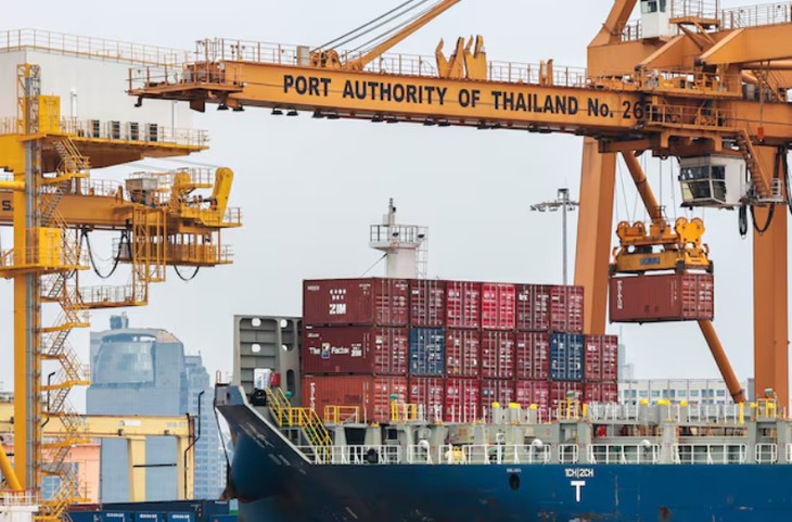 Các tàu chở container cập cảng Bangkok, Thái Lan - Ảnh: REUTERS