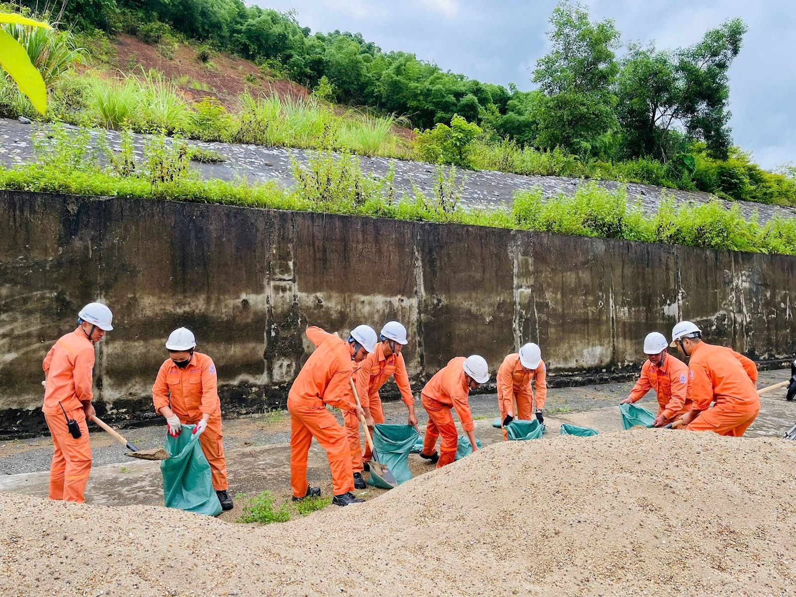 Chủ động ứng phó - Kịp thời điều tiết: Thủy điện Khe Bố đảm bảo an toàn hồ chứa và khu vực hạ du trong mưa lũ lớn