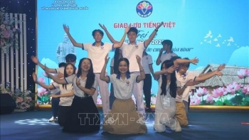 thanh nien kieu bao giao luu tieng viet de viet tiep cau chuyen hoa binh