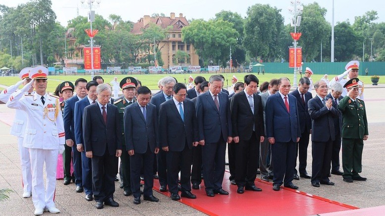 Lãnh đạo Đảng, Nhà nước vào Lăng viếng Chủ tịch Hồ Chí Minh, tưởng niệm các anh hùng liệt sĩ