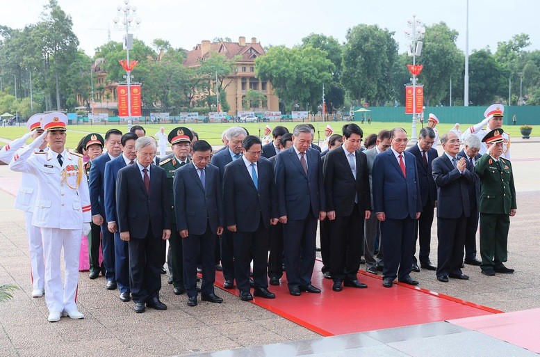 Lãnh đạo Đảng, Nhà nước vào Lăng viếng Chủ tịch Hồ Chí Minh, tưởng niệm các anh hùng liệt sĩ