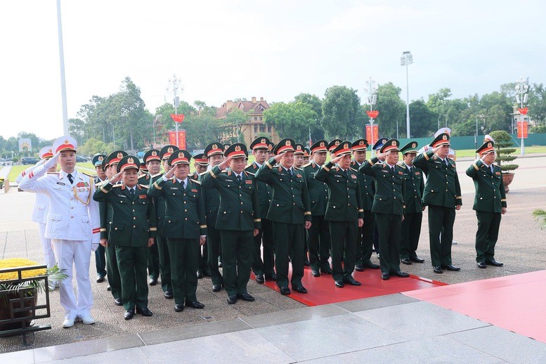 Lãnh đạo Đảng, Nhà nước vào Lăng viếng Chủ tịch Hồ Chí Minh, tưởng niệm các anh hùng liệt sĩ
