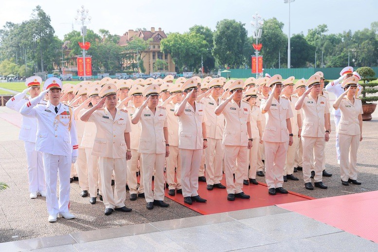 Lãnh đạo Đảng, Nhà nước vào Lăng viếng Chủ tịch Hồ Chí Minh, tưởng niệm các anh hùng liệt sĩ
