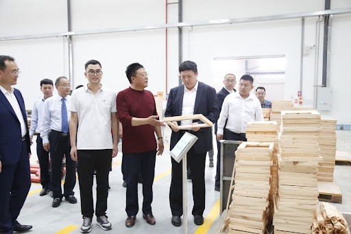 Hàng hóa từ Lâm Nghi tại Hội chợ triển lãm Việt Nam giúp tăng cường quan hệ thương mại Trung-Việt