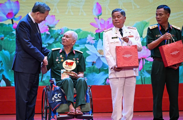 Chăm lo chu đáo để đời sống vật chất, tinh thần của người có công tốt đẹp hơn
