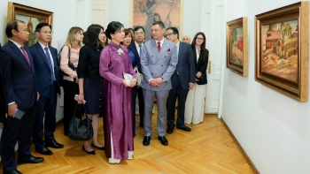 tinh nghia thay tro viet nga qua trien lam tai moscow nga