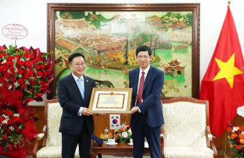 tang bang khen cho dai su du lich viet nam tai han quoc ly xuong can