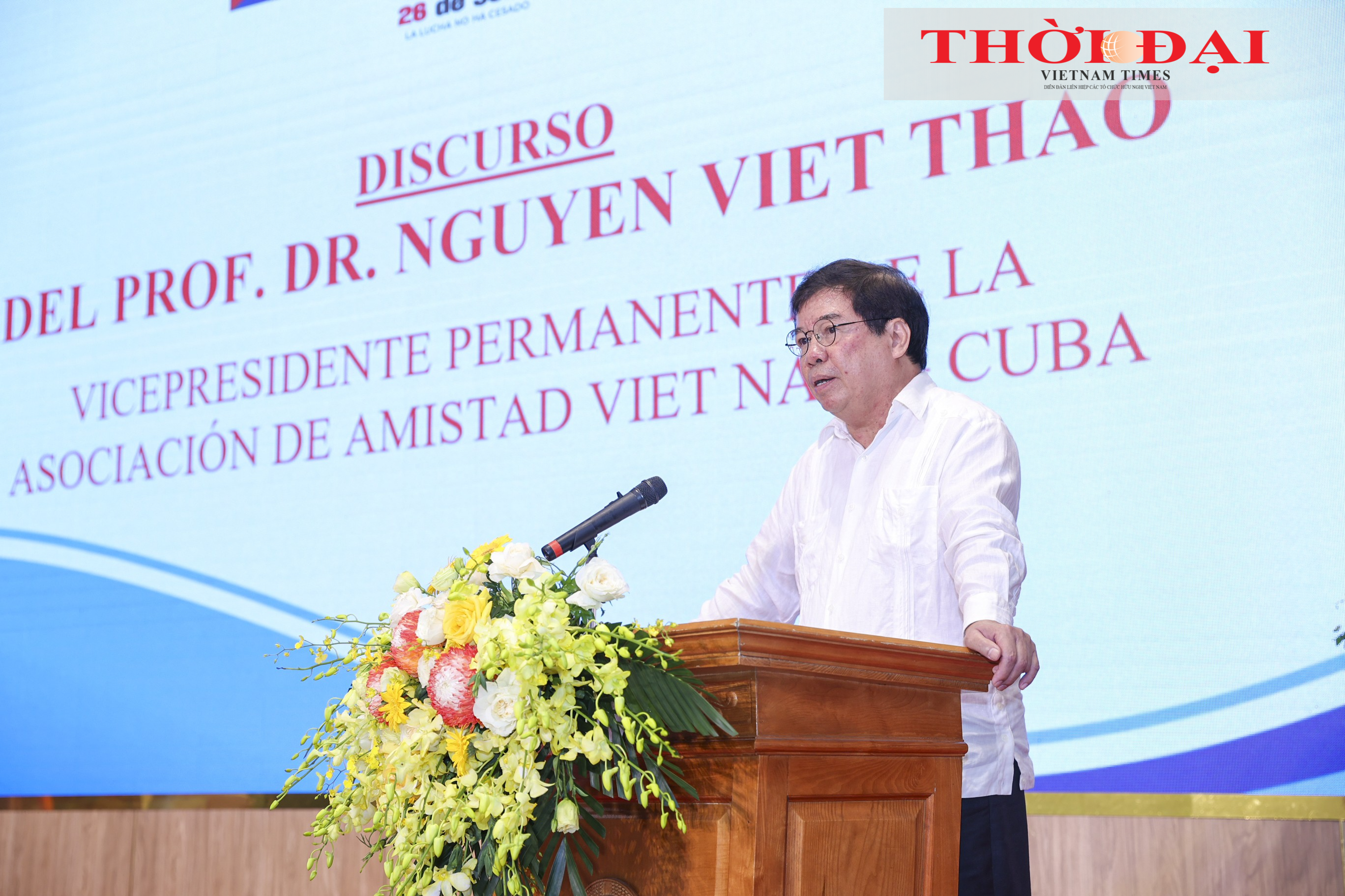 GS.TS Nguyễn Viết Thảo, Phó Chủ tịch thường trực Hội hữu nghị Việt Nam - Cuba phaát biểu tại chương trình Gặp gỡ. (Ảnh: Đinh Hòa)