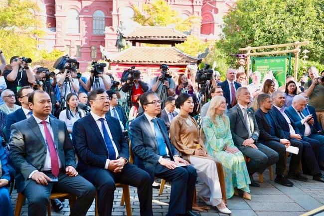 Tưng bừng khai mạc Lễ hội văn hóa Việt Nam tại Nga: Cầu nối gắn kết nhân dân hai nước