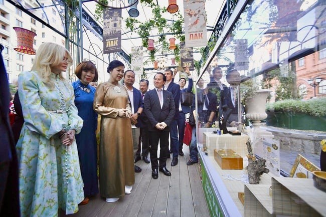 Tưng bừng khai mạc Lễ hội văn hóa Việt Nam tại Nga: Cầu nối gắn kết nhân dân hai nước
