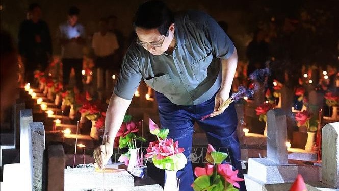 Thủ tướng Phạm Minh Chính dự Lễ thắp nến tri ân các Anh hùng liệt sĩ tại Nghĩa trang Trường Sơn