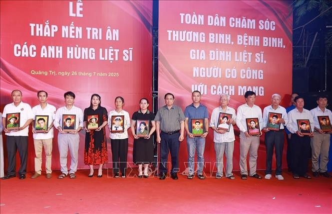 Thủ tướng Phạm Minh Chính dự Lễ thắp nến tri ân các Anh hùng liệt sĩ tại Nghĩa trang Trường Sơn