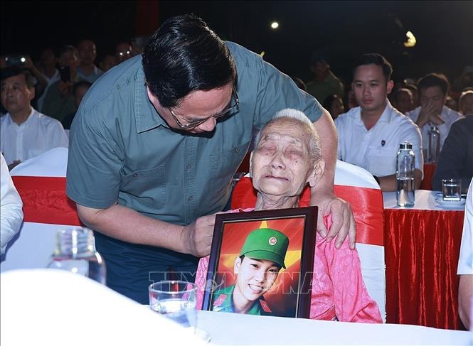 Thủ tướng Phạm Minh Chính dự Lễ thắp nến tri ân các Anh hùng liệt sĩ tại Nghĩa trang Trường Sơn