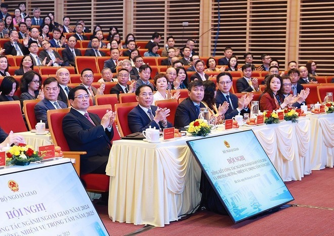 Ngoại giao thời đại Hồ Chí Minh: 80 năm tận tụy phụng sự quốc gia, dân tộc