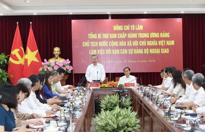 Ngoại giao thời đại Hồ Chí Minh: 80 năm tận tụy phụng sự quốc gia, dân tộc
