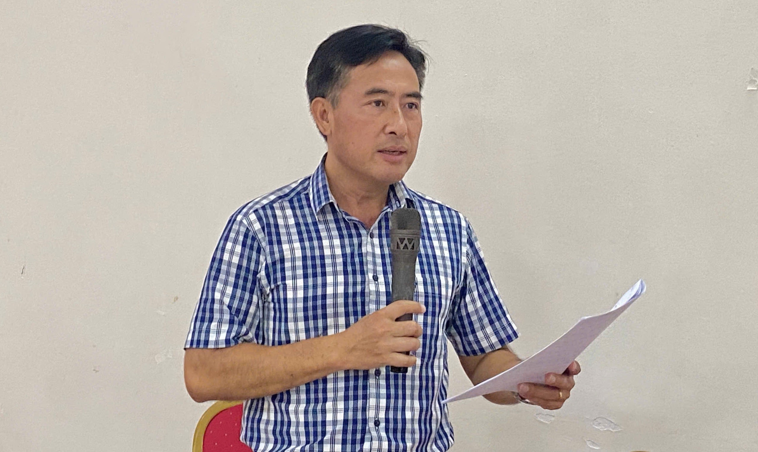 Ông Phạm Quang Tú, Phó Giám đốc Quốc gia Oxfam tại Việt Nam phát biểu tại Hội thảo tổng kết Dự án khắc phục hậu quả bão Yagi do Oxfam viện trợ, ngày 30/7/2025. (Ảnh: Oxfam)