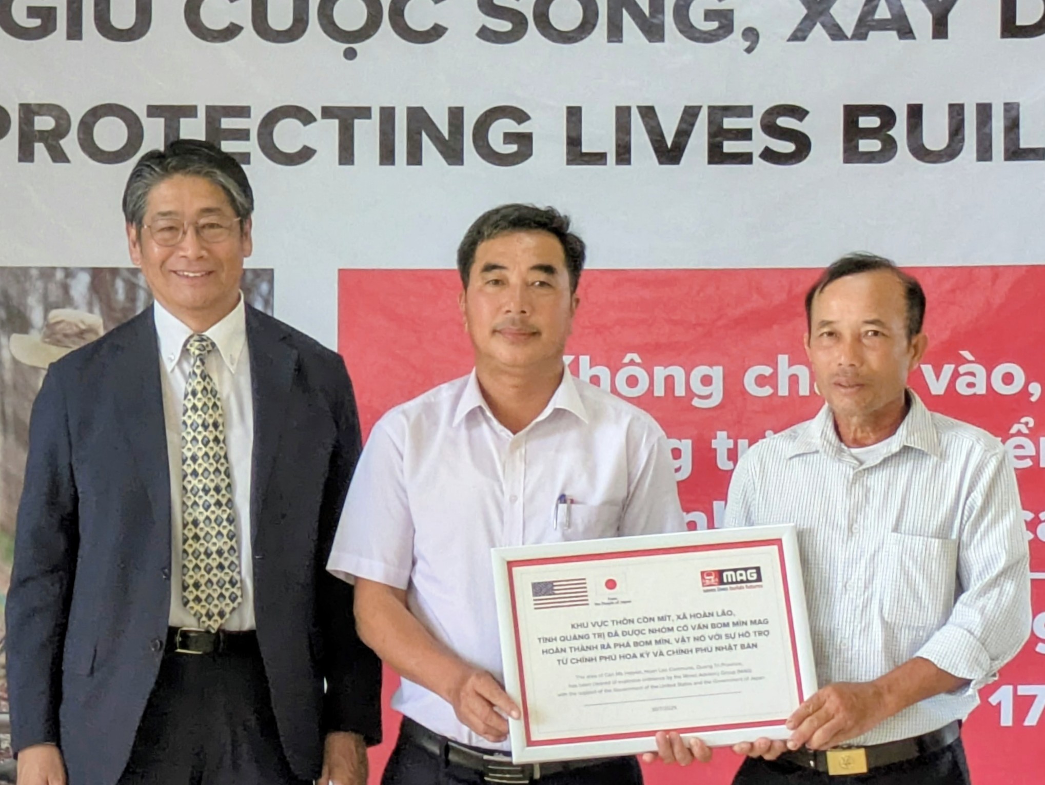 Đại sứ quán Nhật Bản bàn giao khu đất đã rà phá bom chùm tại Quảng Trị